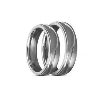 Titanium Vielsesringe, matpoleret med snoet blank midte, 6 mm bred